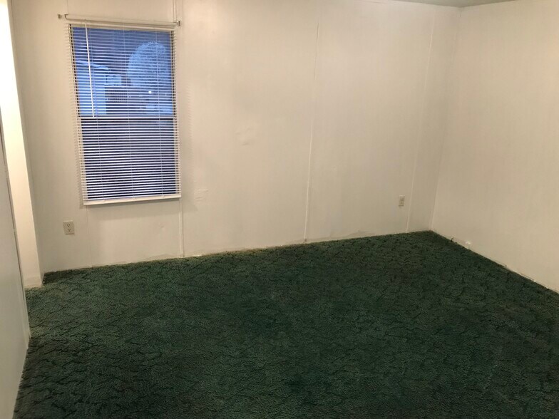 Building Photo - 500 Linen Ln