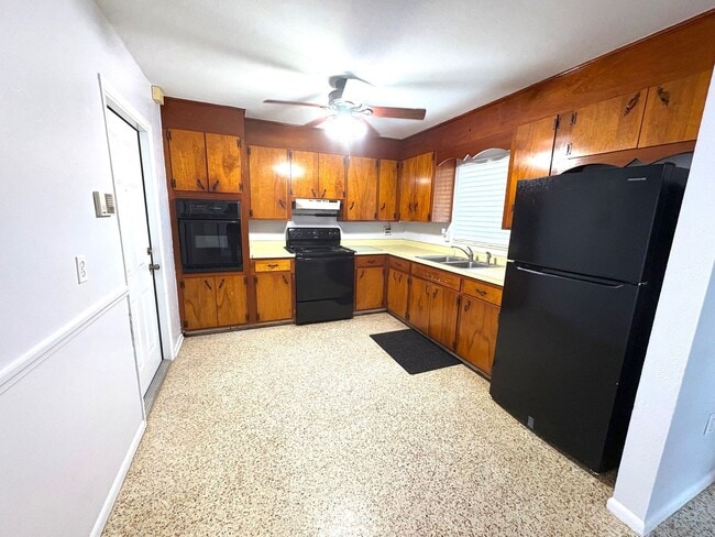 Building Photo - Charming 3-Bed/1.5- Bath Home for Rent in ...
