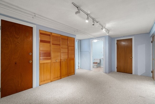 Building Photo - 61 Sevland Rd