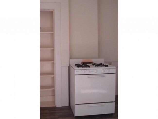 Building Photo - 19 Burke St