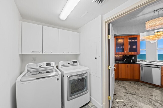 Building Photo - 2110 N Ocean Blvd