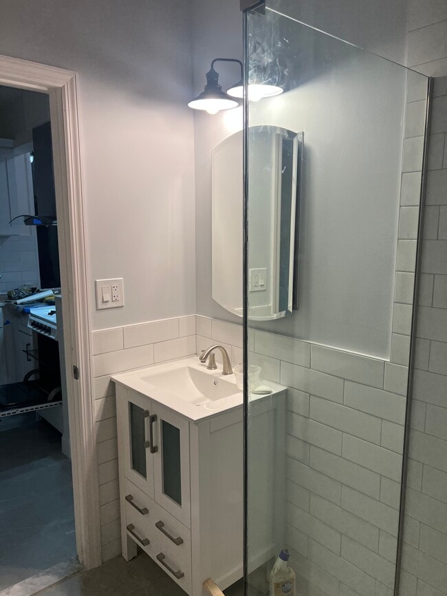 Building Photo - 137 Woodbine Ave