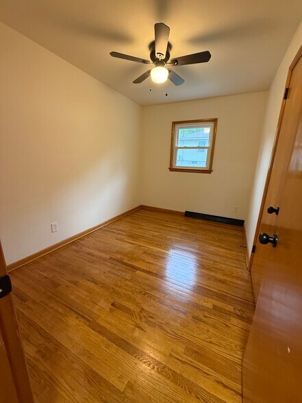 Building Photo - 972 Chester Ave