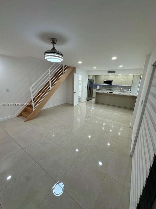 Building Photo - 1560 W 46th St