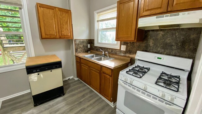 Building Photo - 1054 Lafayette Ave SE