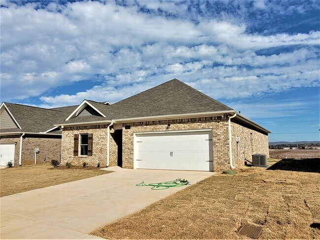 Building Photo - 161 Lena Ln