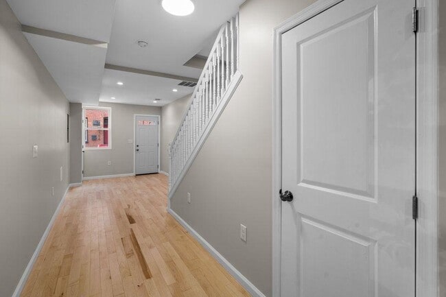 Building Photo - 707 S Bethel St