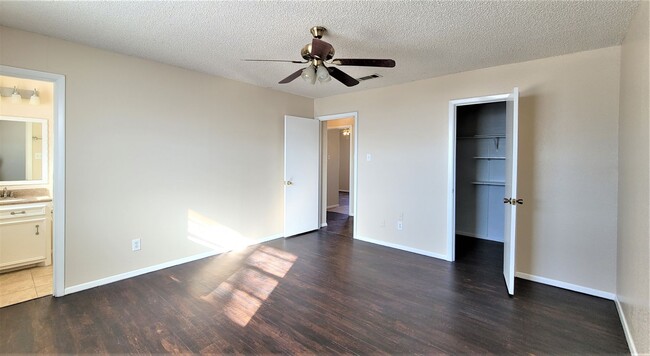 Building Photo - Fabulous home in lovely, convenient neighborhood