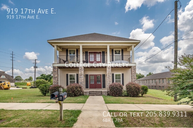 Building Photo - 919 17th Ave E