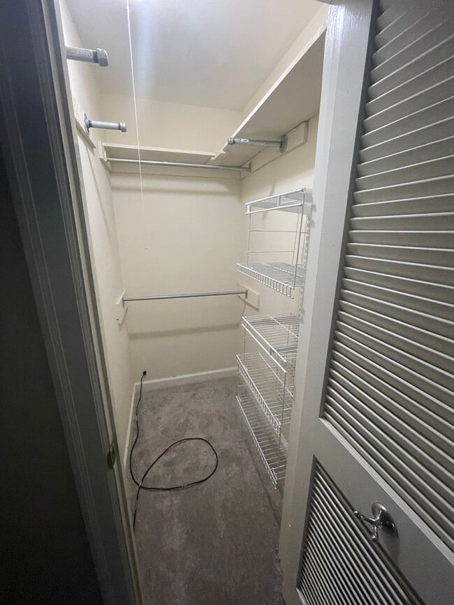 Building Photo - 107 Herbert St