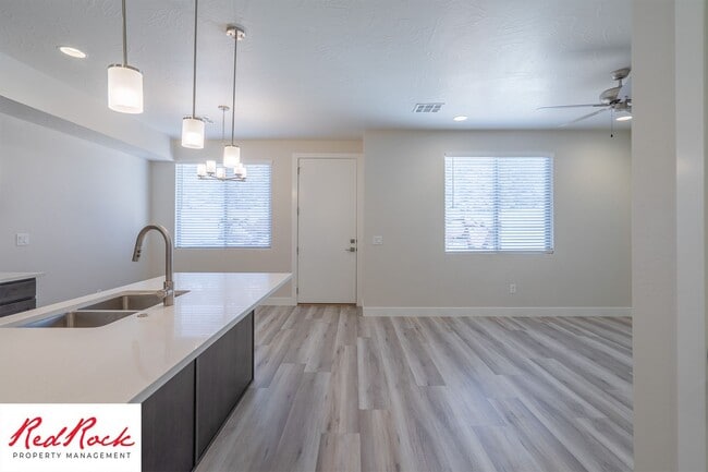 Building Photo - Hurricane Valley 3 Bedroom Townhome