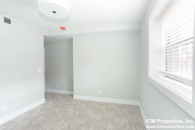 Building Photo - 4419 N Seeley Ave