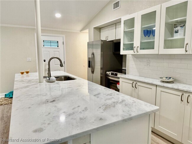 Building Photo - 403 Lake Lotela Dr