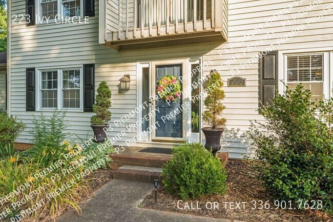 Building Photo - 223 Ivy Cir