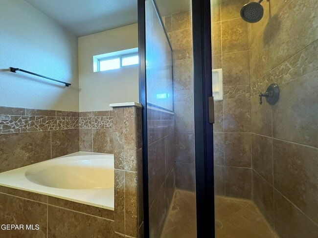 Building Photo - 13981 Sandy Rock Dr