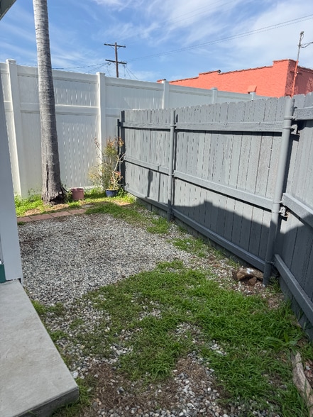 Building Photo - 4543 1/2 Alumni Ave