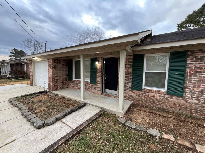 Building Photo - 3007 Cotton Pl SW