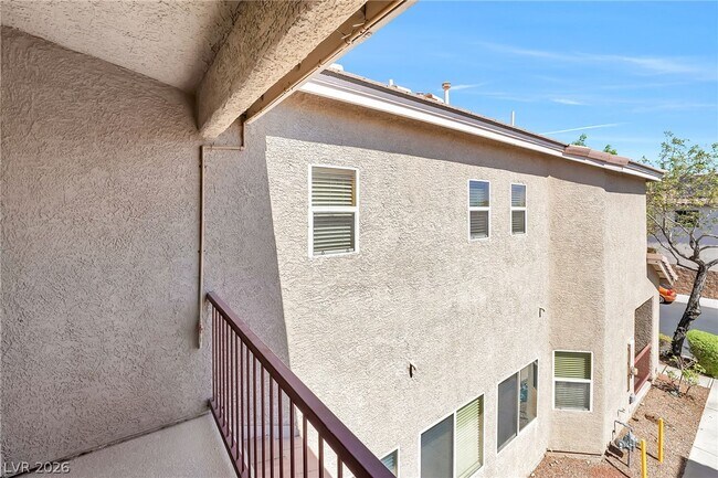 Building Photo - 9151 Sunken Meadow Ave