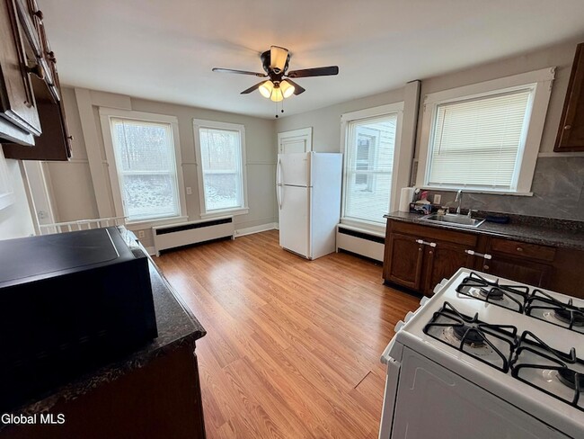 Building Photo - 39-41 Roosevelt Road Unit