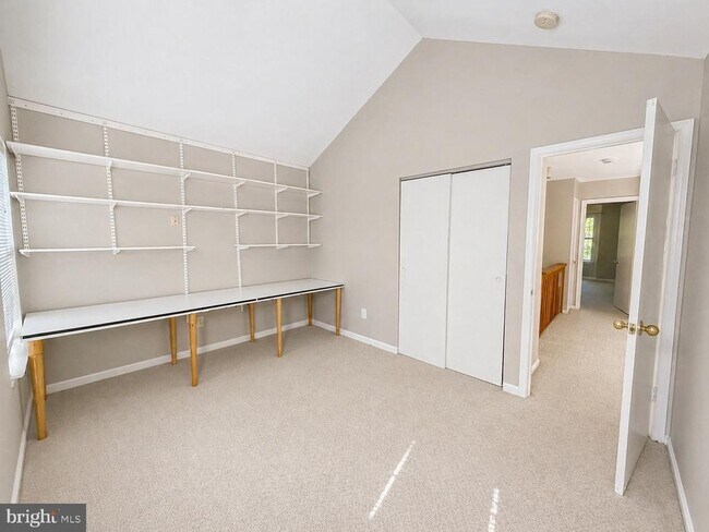 Building Photo - 982 Yachtsman Way