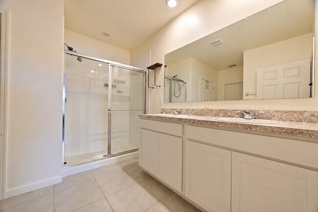 Building Photo - 927 Remington Green Dr SE