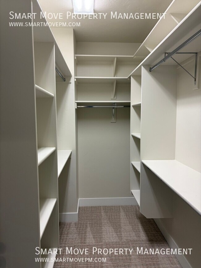 Building Photo - 2100 N Woodcreek St