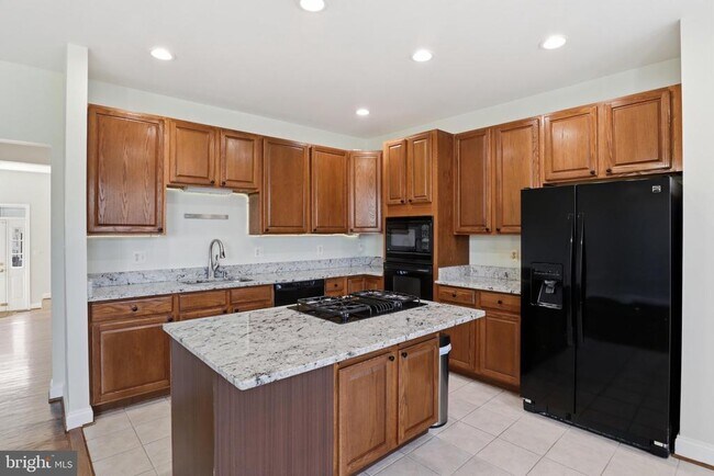 Building Photo - 915 Buttonwood Terrace NE