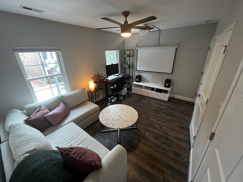 Second Bedroom - 435 Ridge St NW