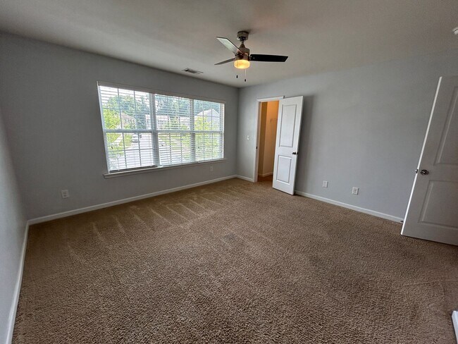 Building Photo - Beautiful 5 Bedroom Home in the Park Brook...