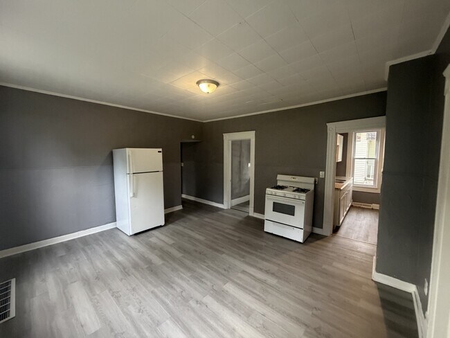 Building Photo - 3295 W 54th St
