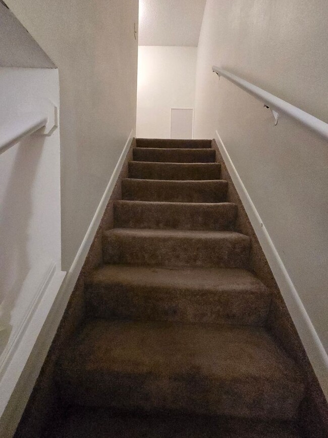Building Photo - Two Bedroom Condo close to USF