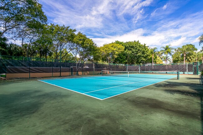 Building Photo - 19601 E Country Club Dr