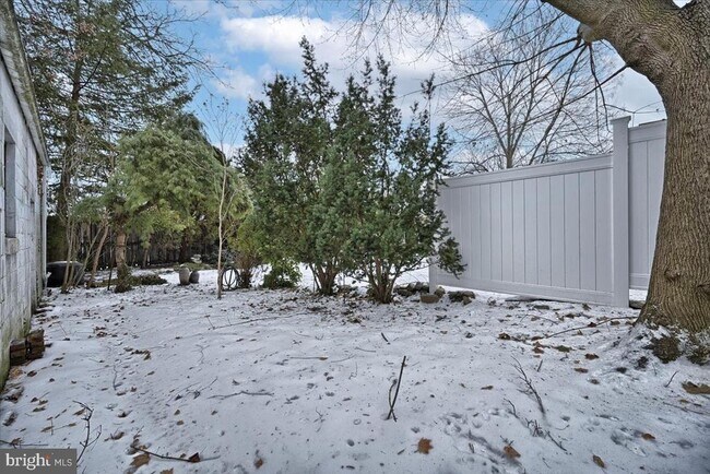 Building Photo - 413 W Louther St