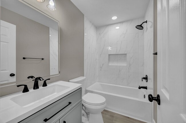 Building Photo - 101 Sixth St N