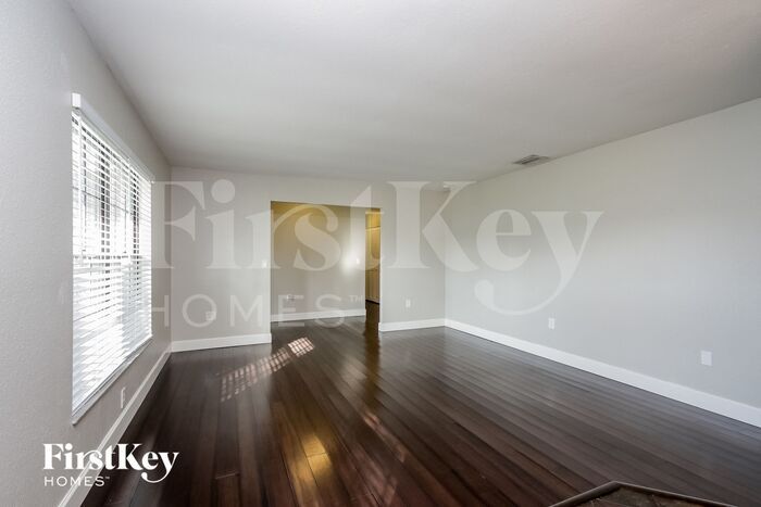 Building Photo - 6710 22nd Ave W
