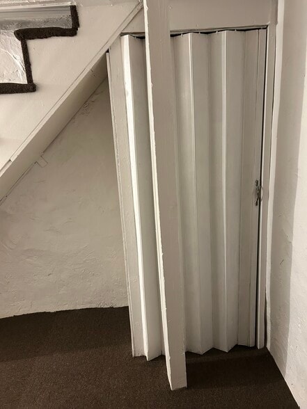 Building Photo - 2537 S Lloyd St