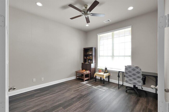 Building Photo - 17052 Easter Lily Dr