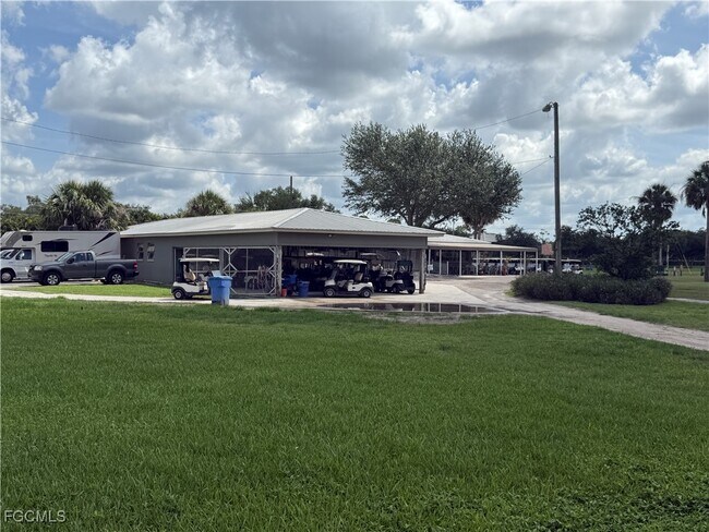 Building Photo - 1699 Golf Club Dr