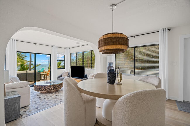 Building Photo - 2330 N Ocean Blvd