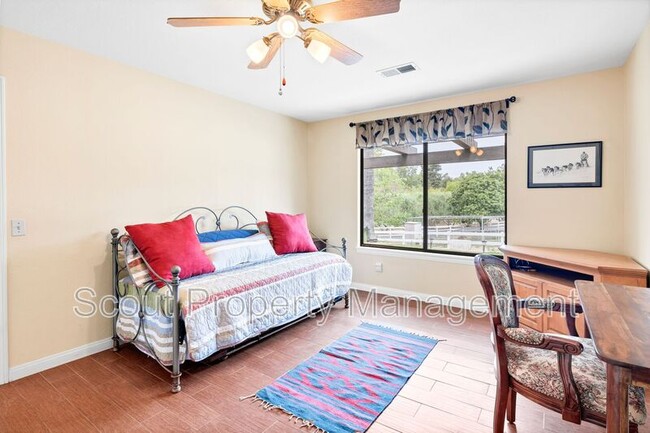 Building Photo - 1028 Capra Way