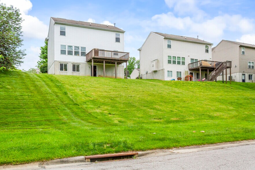 Building Photo - 2748 Pebble Creek Way