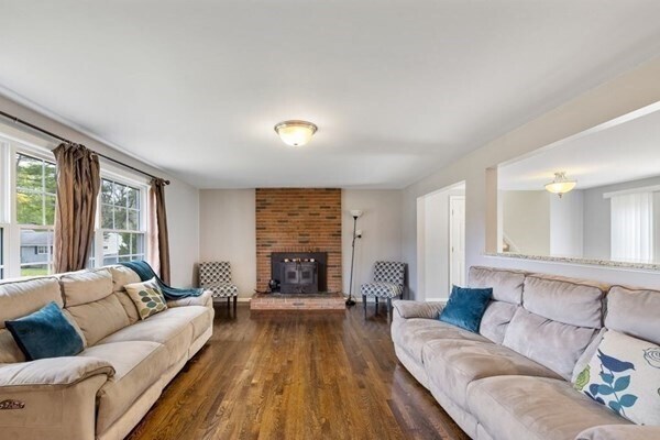 Building Photo - 7 Lakeside Cir
