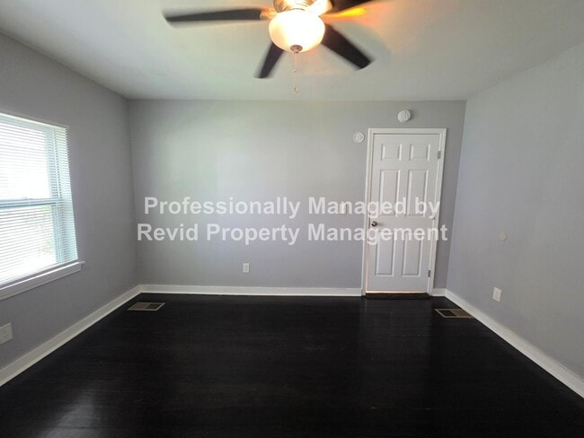 Building Photo - 3 Bed 1.5 Bathroom Home!!!!