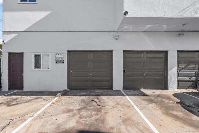 Building Photo - 734 S 46th St