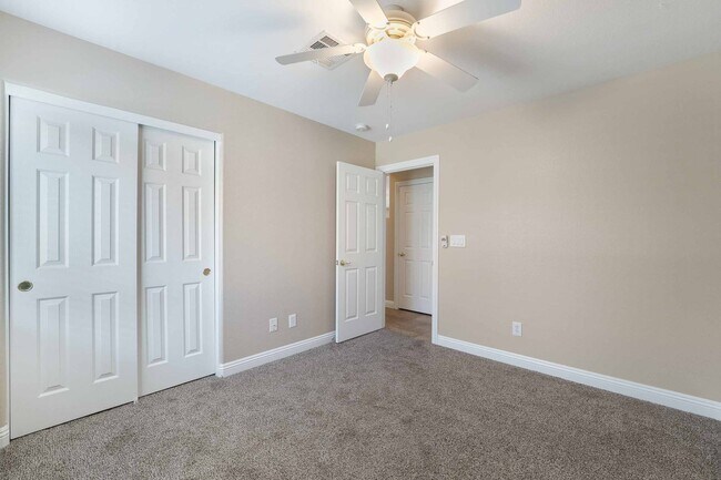 Building Photo - Gorgeous Mountains Edge Pool Home For Rent !