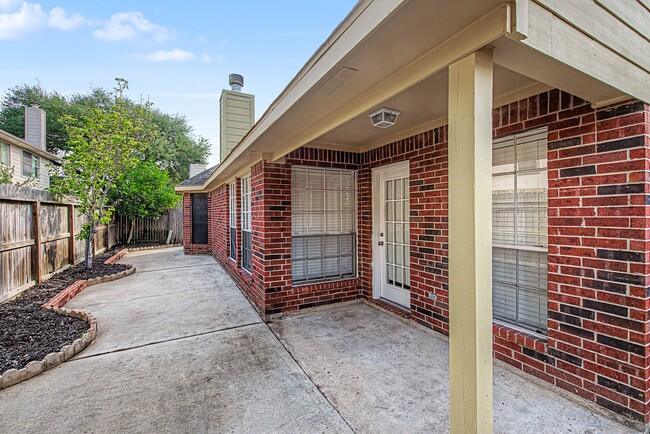 Building Photo - 2126 Highland Bay Ct