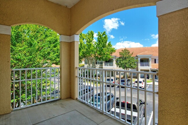 Building Photo - Updated 2/2 in gated community!