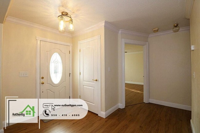 Building Photo - 256 Newport Dr