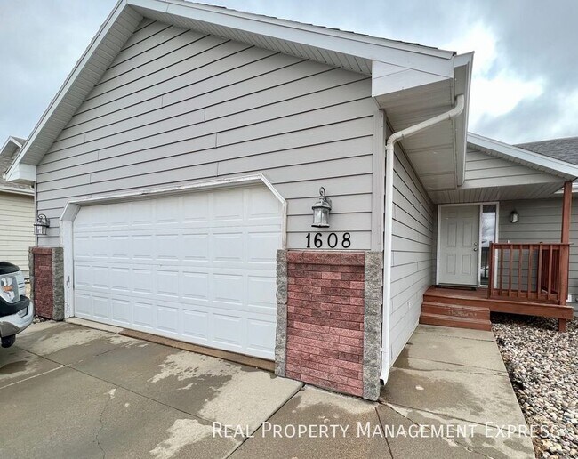 Building Photo - 1608 S Campbell Trail