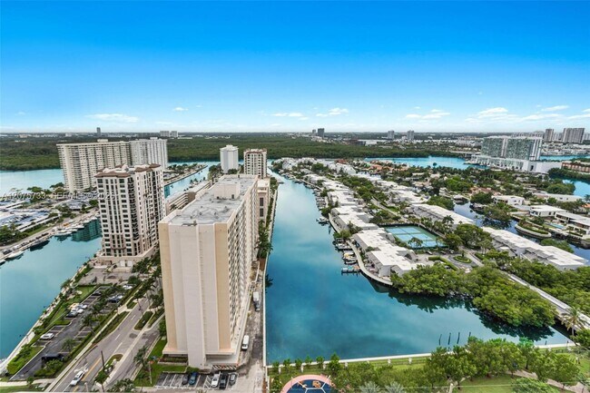 Building Photo - 16001 Collins Ave